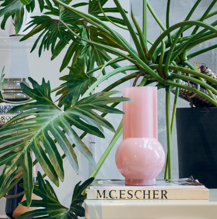 Vaasi vaaleanpunainen lasi