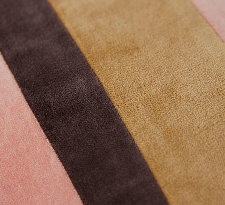 Raidallinen samettityyny